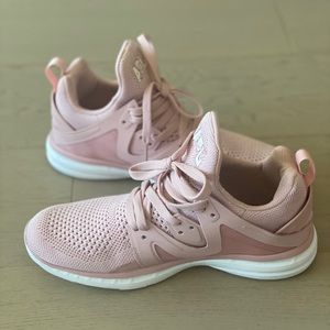 APL women’s ascend shoe